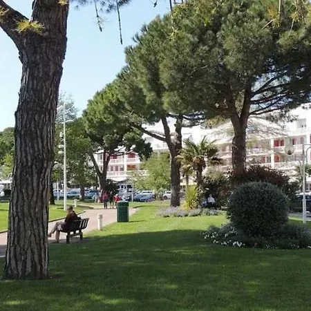 - Au Coeur Du Centre-ville - A Seulement 200m Royan