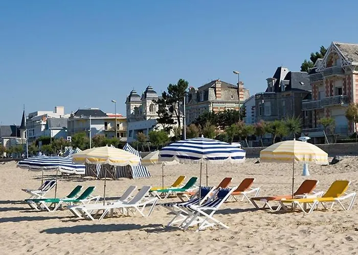 - Au Coeur Du Centre-ville - A Seulement 200m Lägenhet *