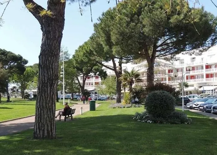 - Au Coeur Du Centre-ville - A Seulement 200m Royan